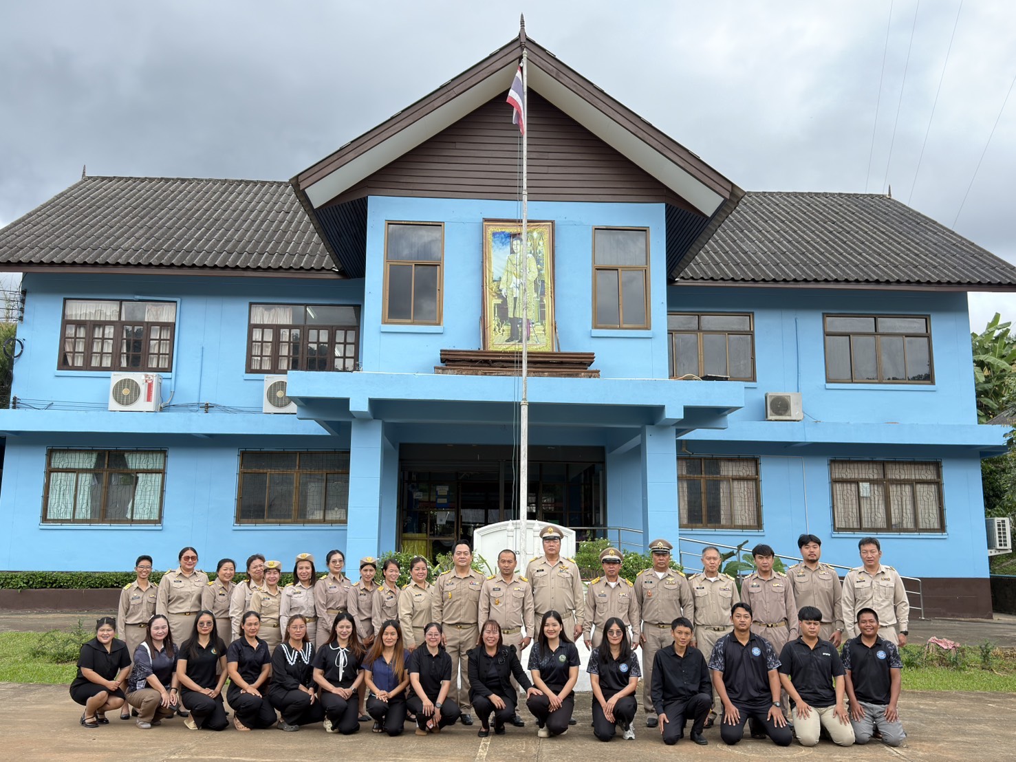 องค์การบริหารส่วนตำบลแม่ศึก จัดกิจกรรมเคารพธงชาติและร้องเพลงชาติไทย